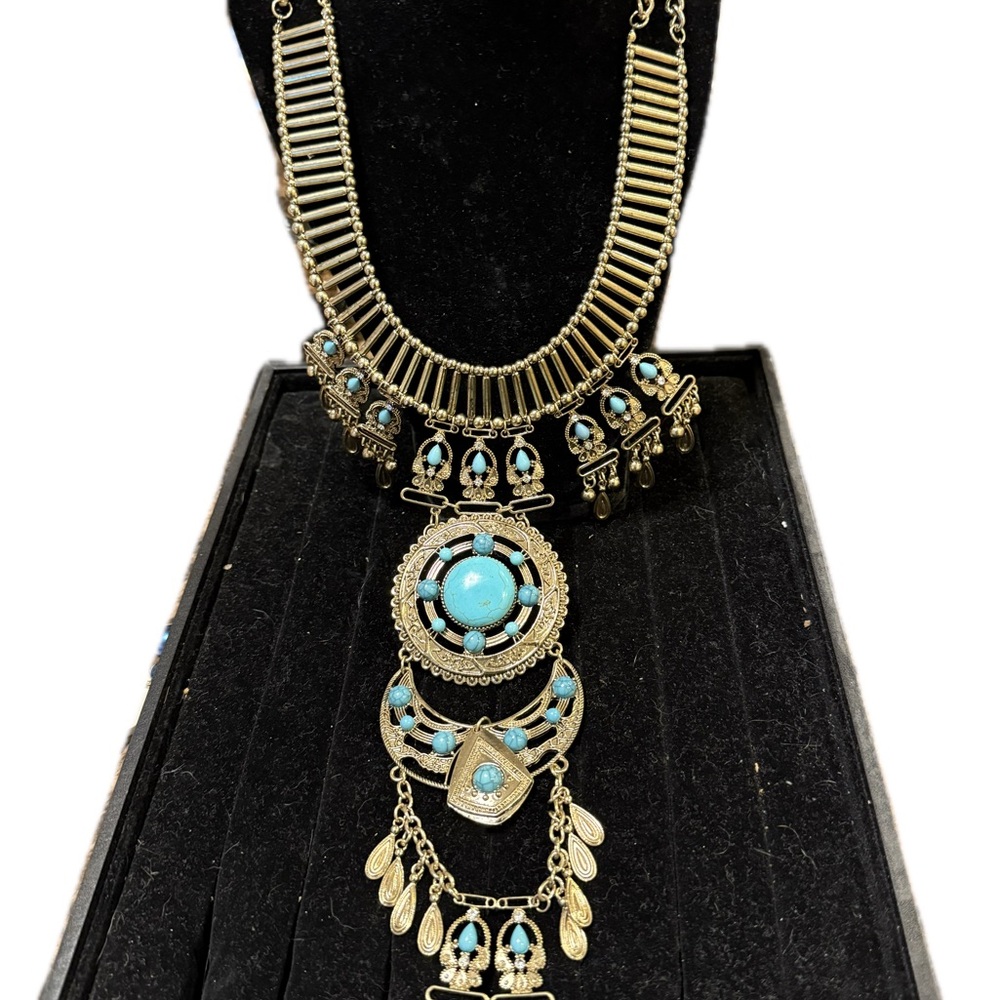 Elegant Gold and Turquoise Necklace